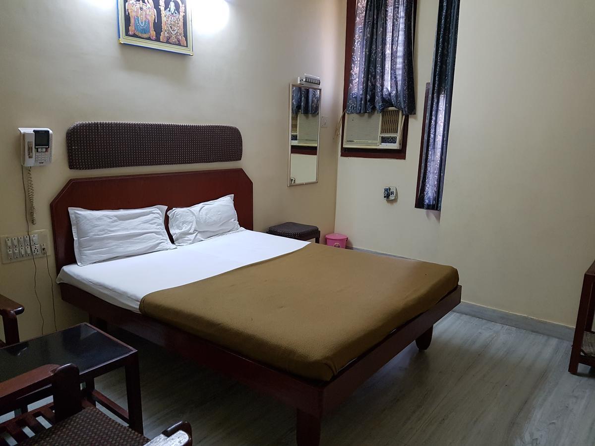 מלון טירופאטי Sri Sai Residency מראה חיצוני תמונה