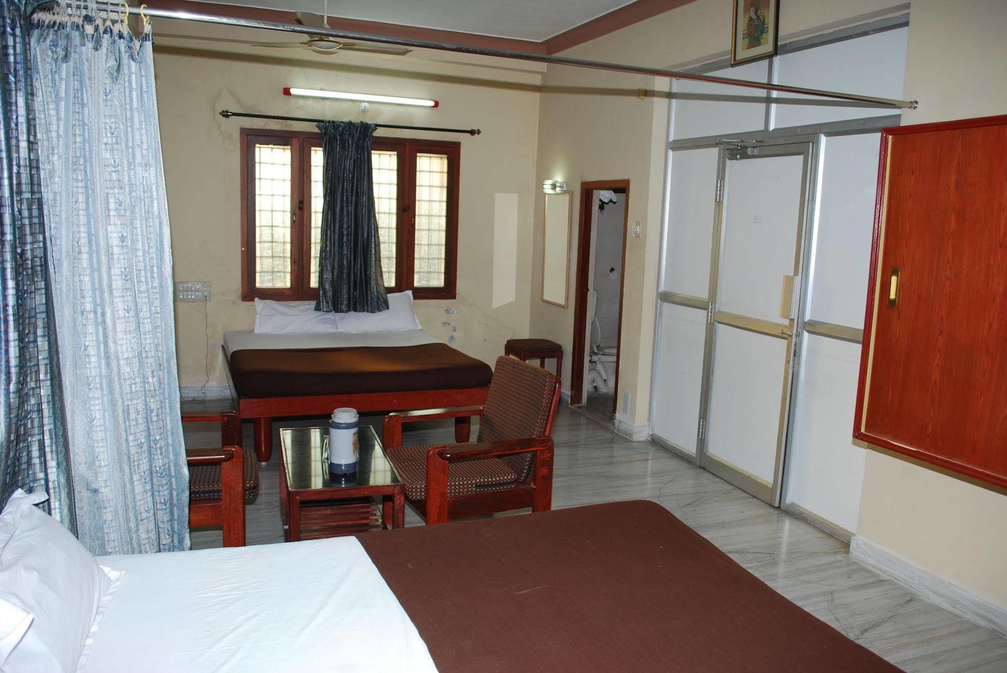 מלון טירופאטי Sri Sai Residency מראה חיצוני תמונה