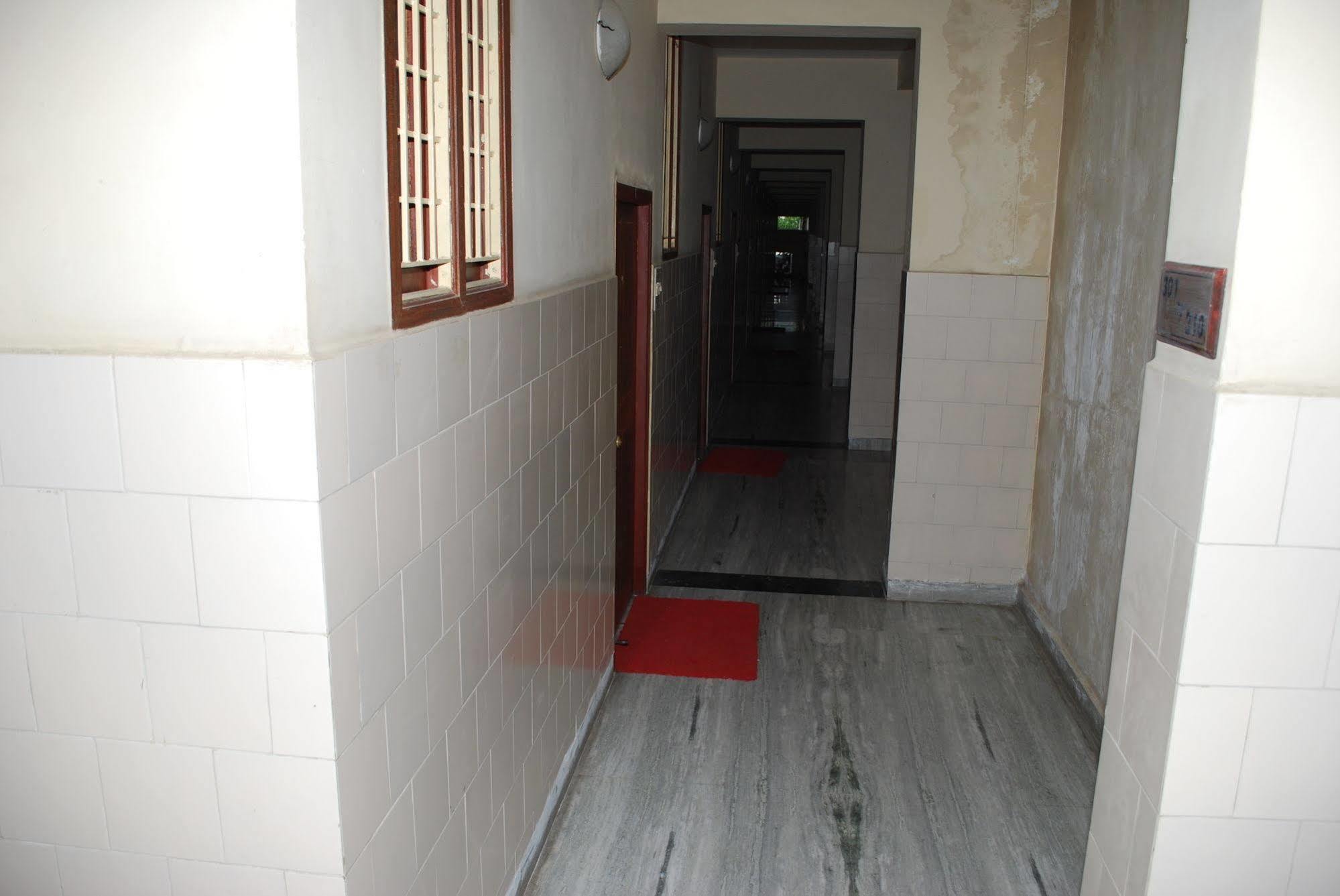 מלון טירופאטי Sri Sai Residency מראה חיצוני תמונה